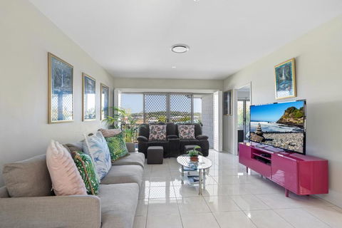 Palm Oasis Hinterland Home, Sleeps 10 With Pets - Melbourne Tourism 3