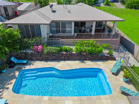 Palm Oasis Hinterland Home, Sleeps 10 With Pets - Melbourne Tourism 0