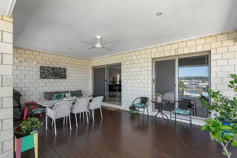 Palm Oasis Hinterland Home, Sleeps 10 With Pets - Melbourne Tourism 1