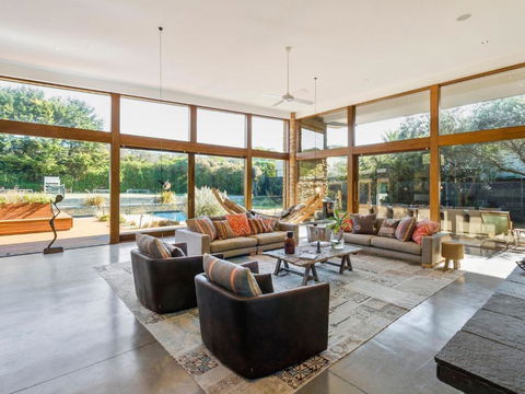 Palms Portsea Pool And Court - Melbourne Tourism 2