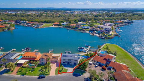 Pandanus - LJHooker Yamba - Melbourne Tourism 1