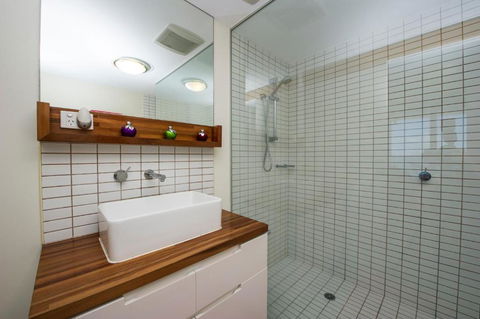 Panoramic Ocean Views 2 Bed/2 Bath Unit, Nelly Bay - Melbourne Tourism 2