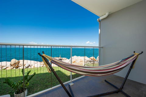 Panoramic Ocean Views 2 Bed/2 Bath Unit, Nelly Bay - Melbourne Tourism 1