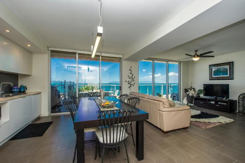 Panoramic Ocean Views 2 Bed/2 Bath Unit, Nelly Bay - Melbourne Tourism 0