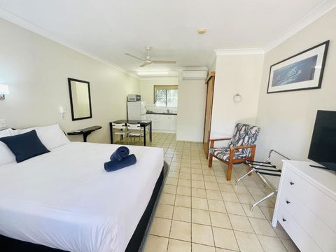 Paradise Court Holiday Units - Melbourne Tourism 1