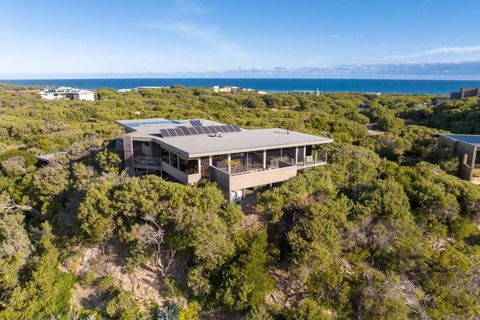 Paradise On Beach - Melbourne Tourism 0