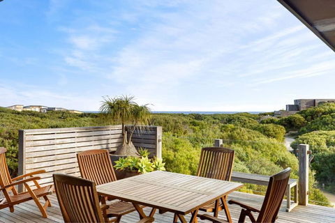 Paradise On Beach - Melbourne Tourism 1