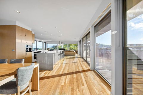 Paradise On Beach - Melbourne Tourism 2