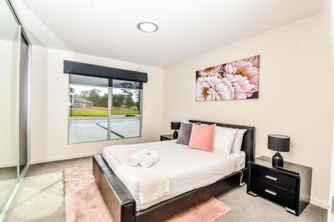 Paradise Point - Entire Home In Clarence Point, Tasmania Australia, 10 Guests 7 Bedrooms 7 Beds 3 Baths - Melbourne Tourism 1