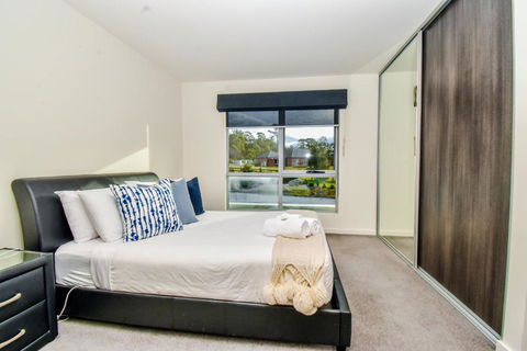 Paradise Point - Entire Home In Clarence Point, Tasmania Australia, 10 Guests 7 Bedrooms 7 Beds 3 Baths - Melbourne Tourism 2