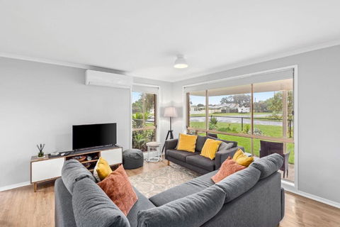 Parrwang Rest - Melbourne Tourism 3