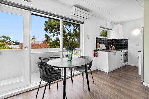 Peaceful 1-Bed Apartment Near The City Centre - Melbourne Tourism 2