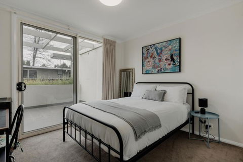 Peaceful 1-Bed Apartment Close To Lonsdale St - Melbourne Tourism 2