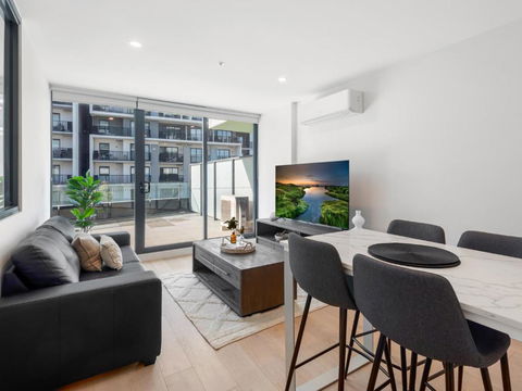 Peaceful 1-Bed Unit With A Spacious Balcony - Melbourne Tourism 0