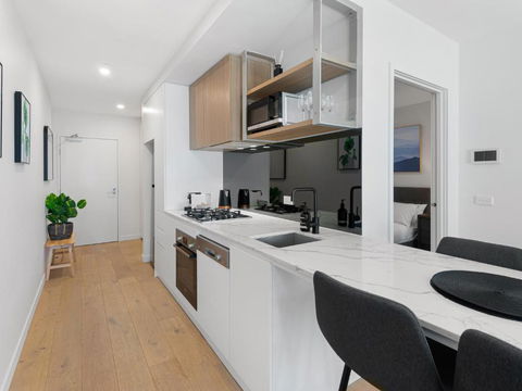 Peaceful 1-Bed Unit With A Spacious Balcony - Melbourne Tourism 2