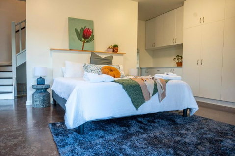 Peaceful Hills Escape: Charming 2-Story Retreat - Melbourne Tourism 2