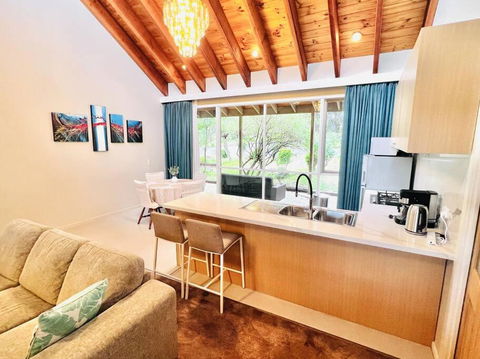 Peaceful Home In Forest - Melbourne Tourism 1