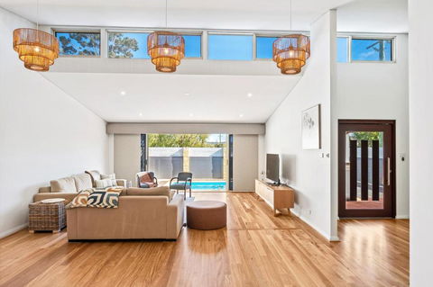 Peaceful Peron - Melbourne Tourism 2