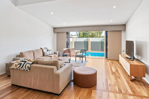 Peaceful Peron - Melbourne Tourism 3