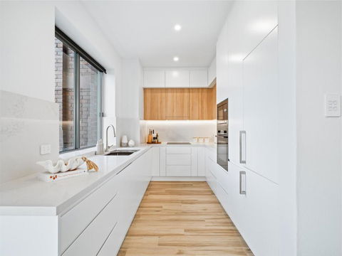 Peach At Palm View Collective - Melbourne Tourism 1