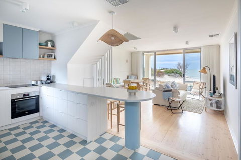 Pearl, Designer Beachfront Retreat, Semaphore Park - Melbourne Tourism 0