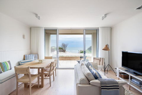 Pearl, Designer Beachfront Retreat, Semaphore Park - Melbourne Tourism 3