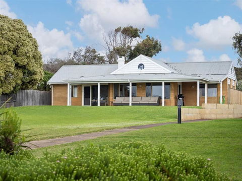 Pelicans View A Riverside Retreat - Melbourne Tourism 0