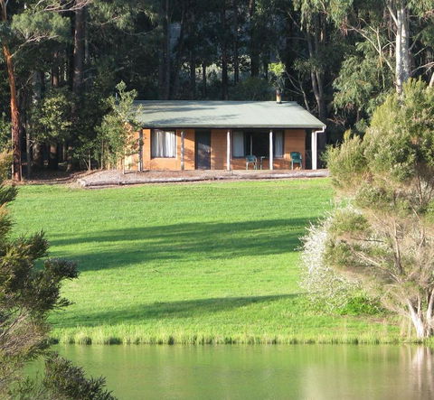 Pemberton Lake View Chalets - Melbourne Tourism 0
