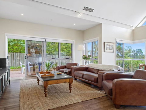 Penguins Rest - Melbourne Tourism 1