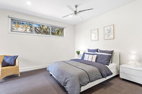 Peninsula View House By Ready Set Stay - BYO LINEN & TOWELS - Melbourne Tourism 3