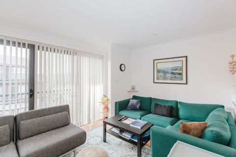 Pentagon 2 65 Gippsland Street - Melbourne Tourism 2