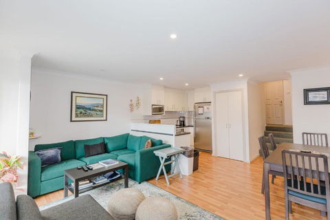 Pentagon 2 65 Gippsland Street - Melbourne Tourism 0