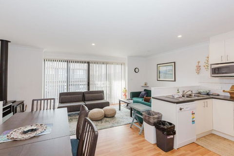 Pentagon 2 65 Gippsland Street - Melbourne Tourism 3