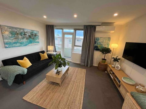 Penthouse In Sandringham With Panoramic Bay Views - Melbourne Tourism 3