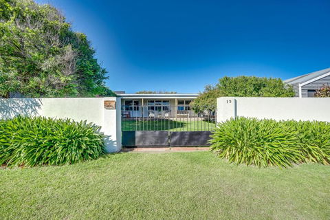 Peaceful Seaside Cottage - Melbourne Tourism 0