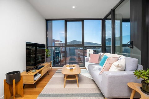 Perfectly Located 1BR BA Apartment - Melbourne Tourism 0