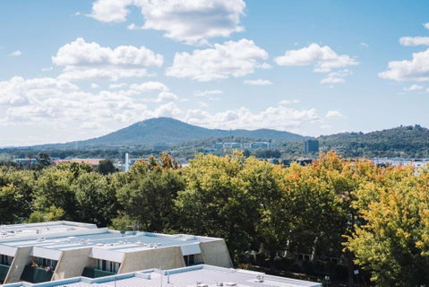 Perfect Located 1-Bed With Great Views & Parking - Melbourne Tourism 0