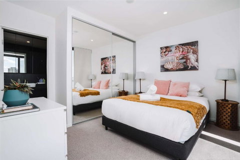 Perfect Located 1-Bed With Great Views & Parking - Melbourne Tourism 3
