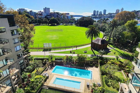 Penthouse With Private Terrace, Parking + 2 Pools - Melbourne Tourism 3
