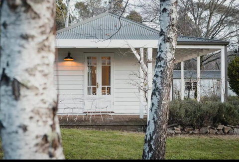 Peony Farm Pink Cottage - Melbourne Tourism 0