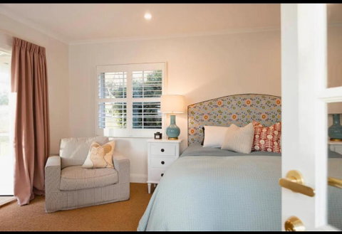 Peony Farm Pink Cottage - Melbourne Tourism 3