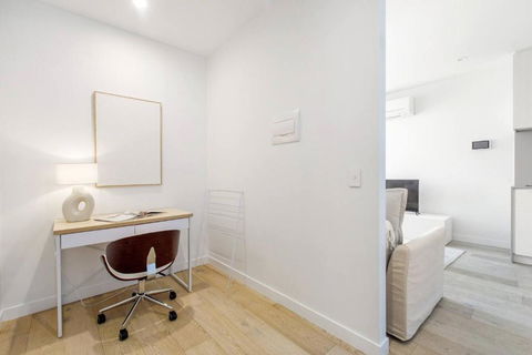 Perched On Parkville - A Minimalist Retreat With Pool - Melbourne Tourism 3