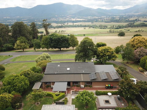 Perfect Country Home - Melbourne Tourism 1