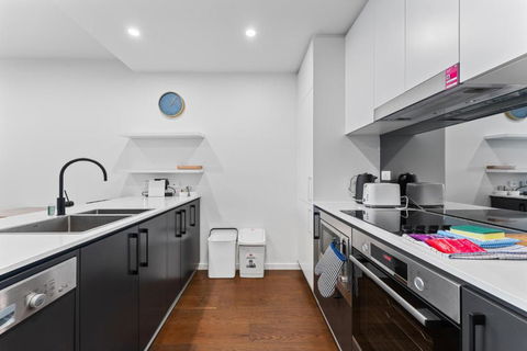 Perfect Location 1-Bed With Balcony, BBQ & Parking - Melbourne Tourism 1