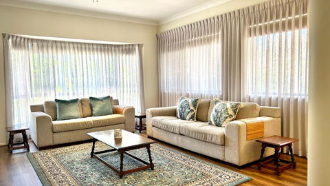 Perfect North Brisbane Retreat 4 Bed - Melbourne Tourism 2