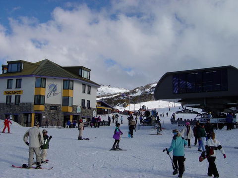 Perisher Manor Hotel - Melbourne Tourism 2