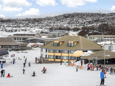 Perisher Manor Hotel - Melbourne Tourism 1