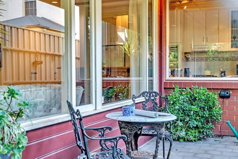 Picket Fence Cottage - Steps From Adelaide Oval - Melbourne Tourism 1