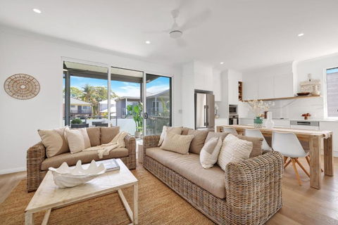 Pinas Place - Melbourne Tourism 0