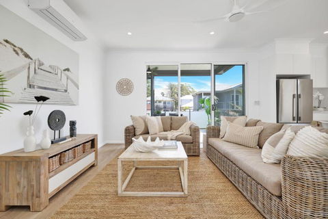 Pinas Place - Melbourne Tourism 1